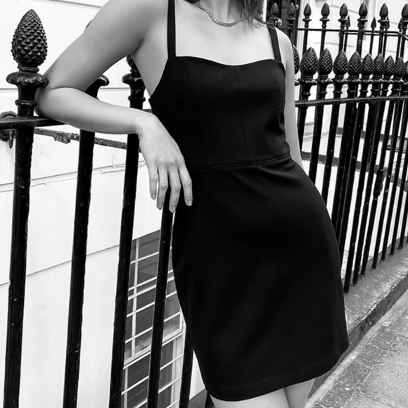 Aritzia Dresses & Skirts - Aritzia Babaton Honeywell Dress in Pink/Blush